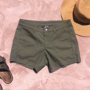 North Face Green Hiking Shorts, size 6